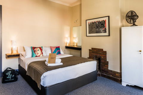 Alabama Hotel Hobart - Sunshine Coast Guide 26