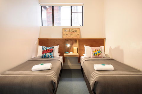 Alabama Hotel Hobart - Sunshine Coast Guide 19