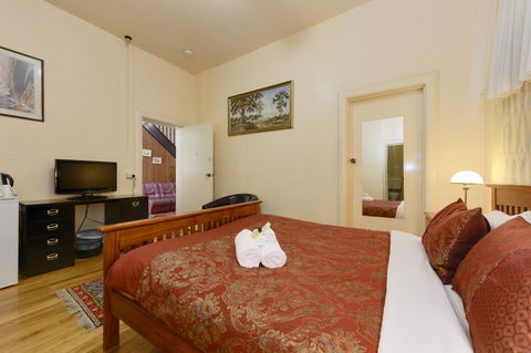 Edinburgh Gallery Bed & Breakfast - Sunshine Coast Guide 19
