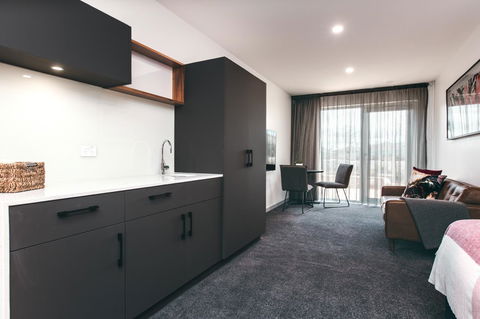 Maylands Lodge - Sunshine Coast Guide 39
