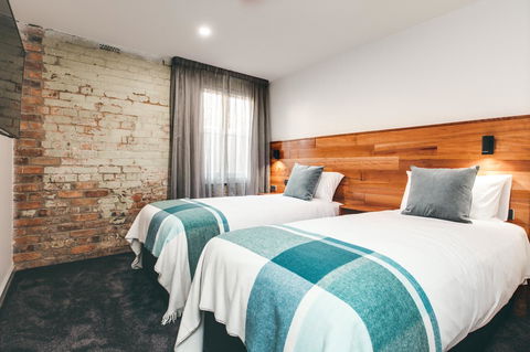 Maylands Lodge - Sunshine Coast Guide 27