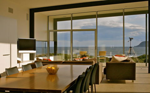 Cloudy Bay Beach House - Sunshine Coast Guide 1