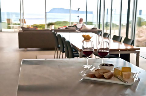 Cloudy Bay Beach House - Sunshine Coast Guide 30