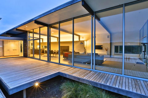 Cloudy Bay Beach House - Sunshine Coast Guide 0