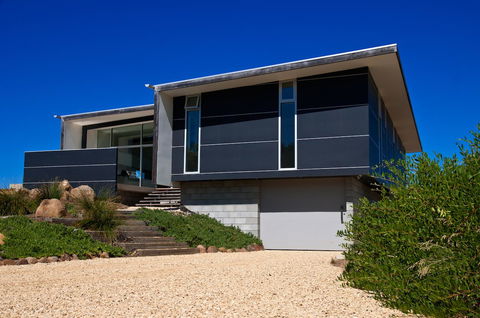 Cloudy Bay Beach House - Sunshine Coast Guide 2