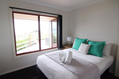 DOLPHIN LOOKOUT COTTAGE - Amazing Views Of The Bay Of Fires - Sunshine Coast Guide 8