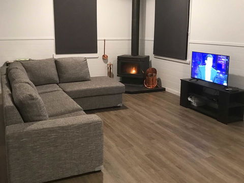 Derby Digs Cottage - Sunshine Coast Guide 3