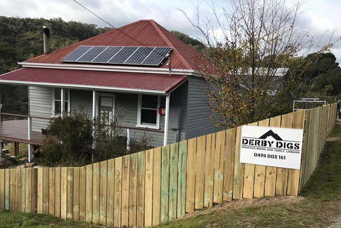 Derby Digs Cottage - Sunshine Coast Guide 0