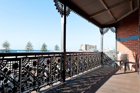 Ikon Hotel - Sunshine Coast Guide 26
