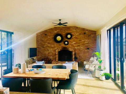 EMBRACING EVANDALE - Hosted By L'Abode Accommodation - Sunshine Coast Guide 1