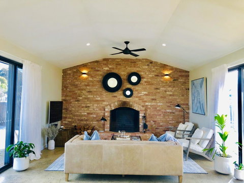 EMBRACING EVANDALE - Hosted By L'Abode Accommodation - Sunshine Coast Guide 0