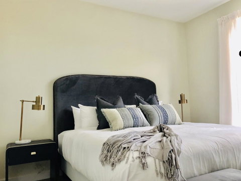 EMBRACING EVANDALE - Hosted By L'Abode Accommodation - Sunshine Coast Guide 14
