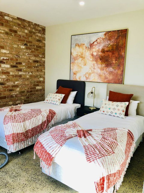 EMBRACING EVANDALE - Hosted By L'Abode Accommodation - Sunshine Coast Guide 4