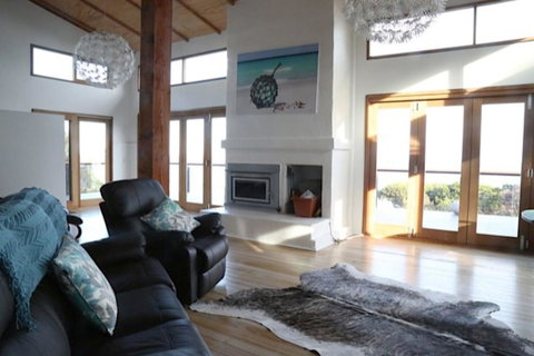 Driftwood Bay Of Fires - Sunshine Coast Guide 3