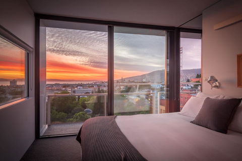 Avalon City Retreat - Sunshine Coast Guide 9