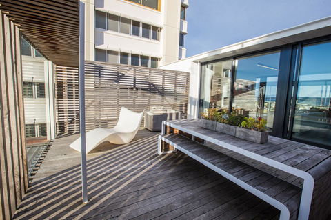 Avalon City Retreat - Sunshine Coast Guide 0