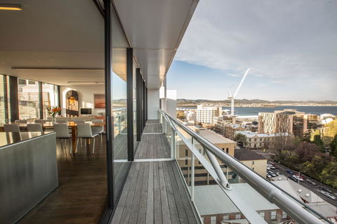 Avalon City Retreat - Sunshine Coast Guide 3