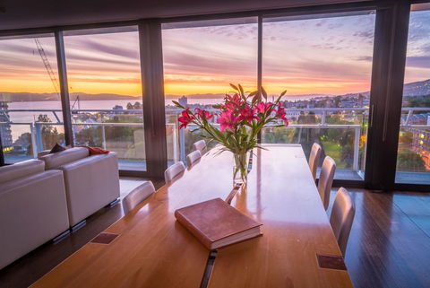 Avalon City Retreat - Sunshine Coast Guide 21
