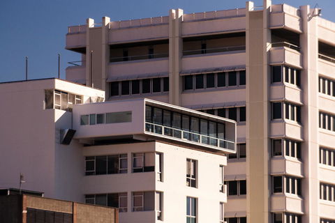 Avalon City Retreat - Sunshine Coast Guide 1