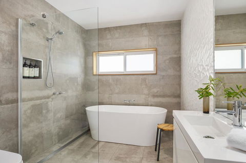 Apartment No 1 - Sunshine Coast Guide 3