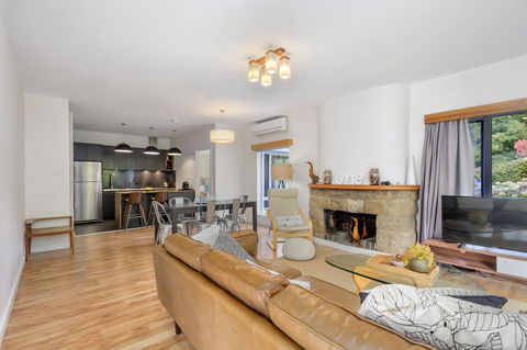 Apartment No 1 - Sunshine Coast Guide 10
