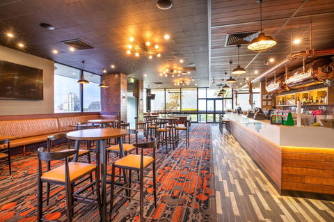 Nightcap At Sandringham Hotel - Sunshine Coast Guide 10