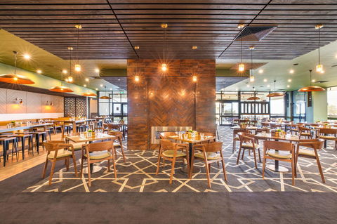 Nightcap At Sandringham Hotel - Sunshine Coast Guide 7