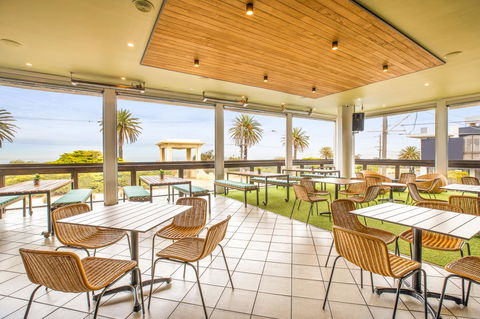 Nightcap At Sandringham Hotel - Sunshine Coast Guide 6