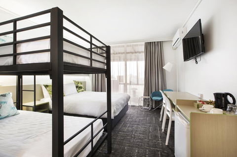 Nightcap At Sandringham Hotel - Sunshine Coast Guide 20