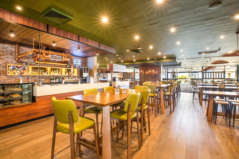 Nightcap At Sandringham Hotel - Sunshine Coast Guide 5