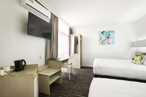 Nightcap At Sandringham Hotel - Sunshine Coast Guide 17