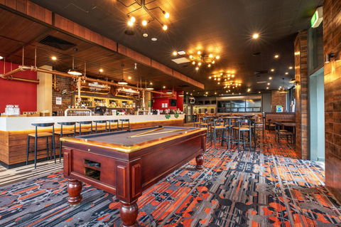 Nightcap At Sandringham Hotel - Sunshine Coast Guide 8