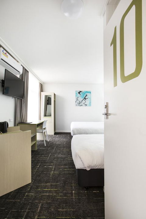 Nightcap At Sandringham Hotel - Sunshine Coast Guide 21