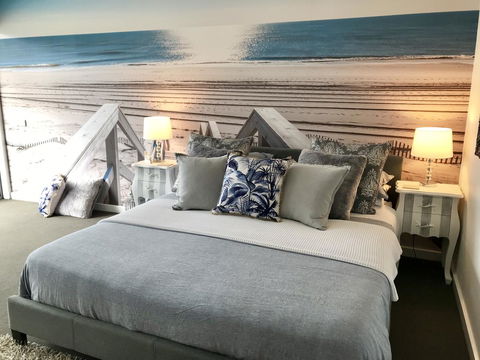 Lorne World - Sunshine Coast Guide 3