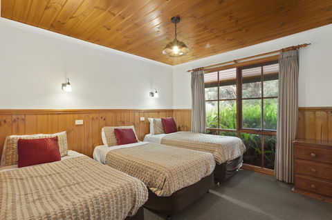 Apollo Bay Cottages - Sunshine Coast Guide 3