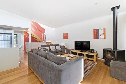 Apollo Bay Cottages - Sunshine Coast Guide 12
