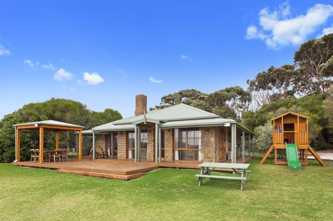 Apollo Bay Cottages - Sunshine Coast Guide 0