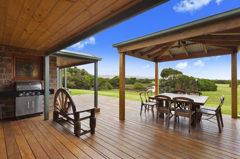 Apollo Bay Cottages - Sunshine Coast Guide 4