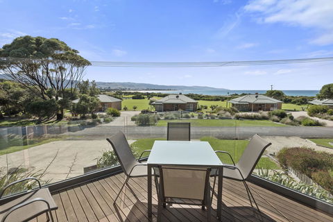 Apollo Bay Cottages - Sunshine Coast Guide 11