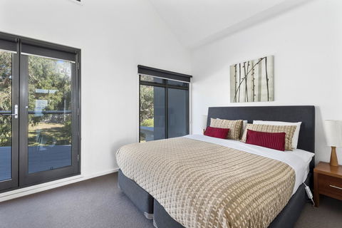 Apollo Bay Cottages - Sunshine Coast Guide 9