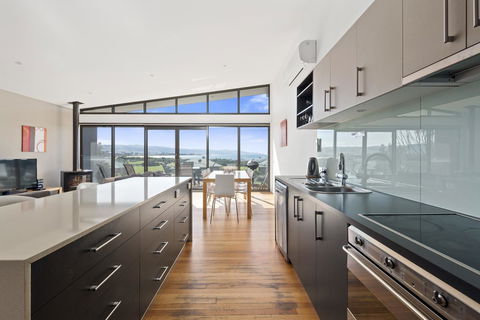 Apollo Bay Cottages - Sunshine Coast Guide 10