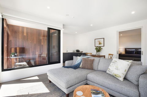 Brooklands Apartments - Sunshine Coast Guide 2