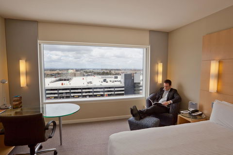 PARKROYAL Melbourne Airport - Sunshine Coast Guide 17