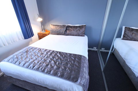 Mornington Motel - Sunshine Coast Guide 23