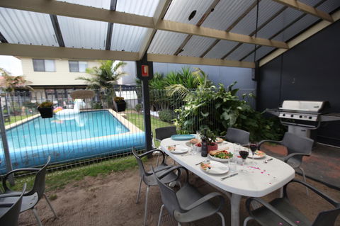 Mornington Motel - Sunshine Coast Guide 15