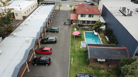 Mornington Motel - Sunshine Coast Guide 4
