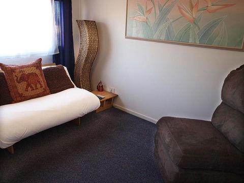 Mornington Motel - Sunshine Coast Guide 39