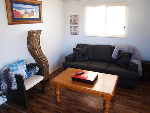 Mornington Motel - Sunshine Coast Guide 31