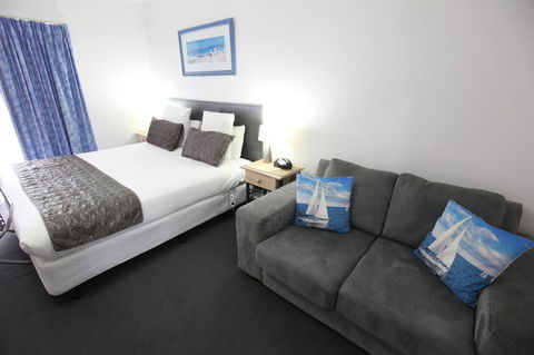 Mornington Motel - Sunshine Coast Guide 2