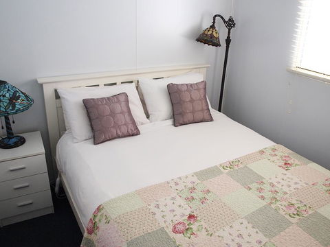 Mornington Motel - Sunshine Coast Guide 26